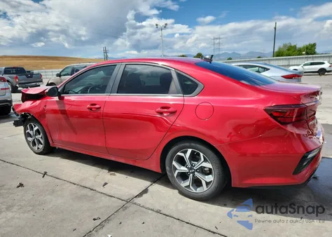 2021 Kia Forte Fe z USA, uszkodzony, nr VIN 3KPF24AD2ME351714